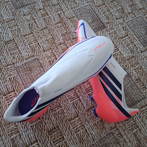 Adidas F50 Hyperfast Pro Laceless FG/AG football boots, size 42.5, white and red