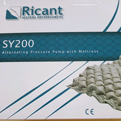 Air mattress for bedsores like new with pump