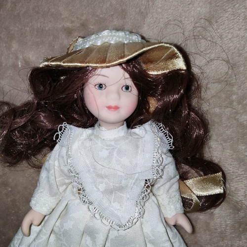Porcelain doll 16.5cm like new