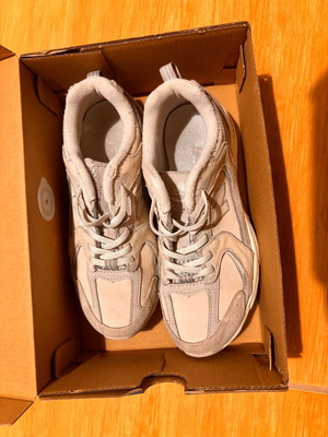 New Balance 530 αθλητικά μεταχειρισμένα, νούμερο 35, άσπρο και γκρι