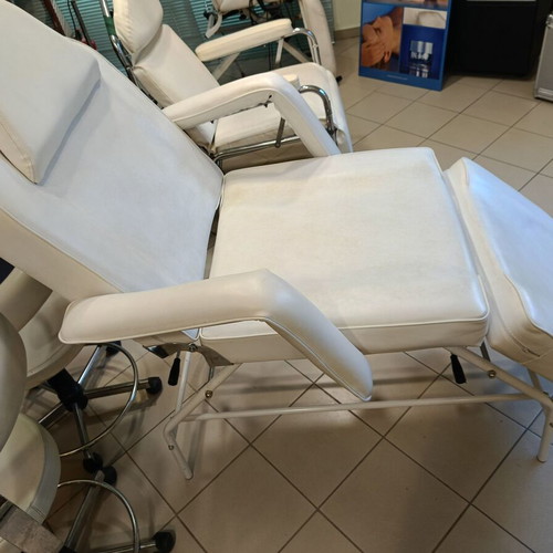 Mechanical Aesthetic Chair like new