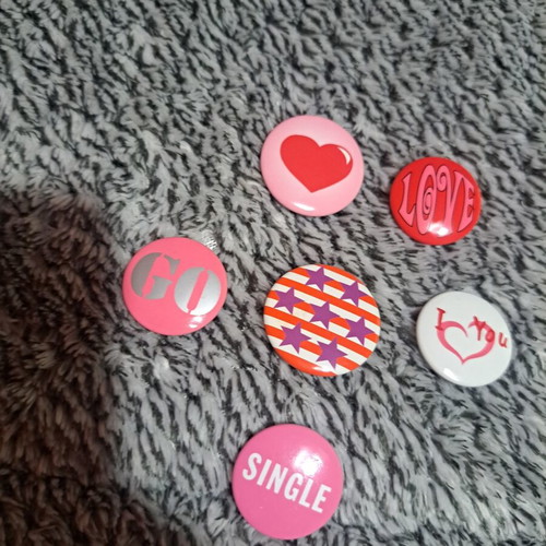 Pins set of 6 like new, colorful
