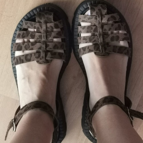 Leather flatform sandals leopard print like new