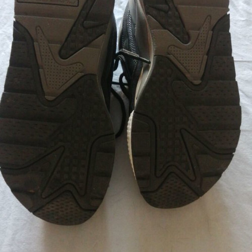 Puma sports shoes size 43, black and white