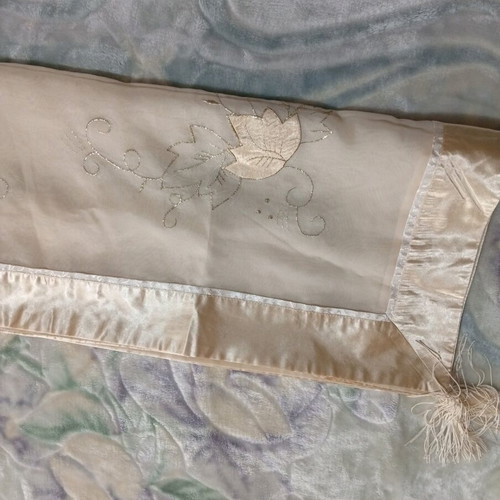 Tablecloth 1.32x1.32 slightly used