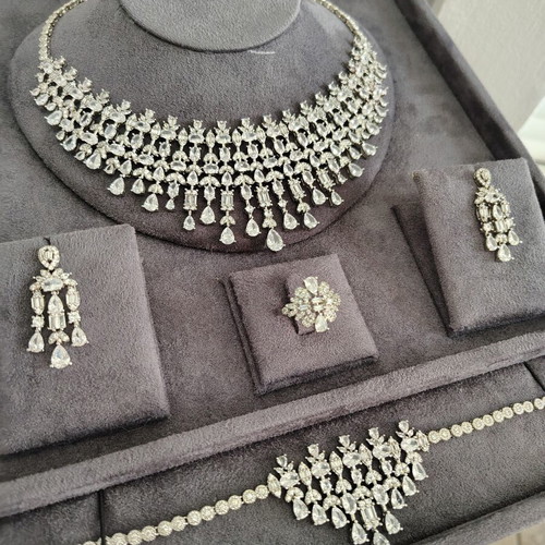 Jewelry set with zircon, like new, silver color, 4 pieces