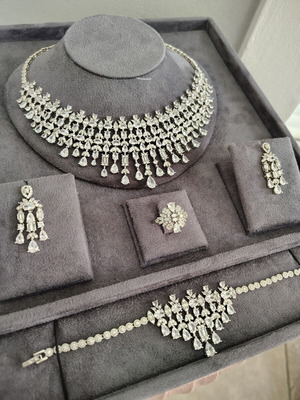 Jewelry set with zircon, like new, silver color, 4 pieces