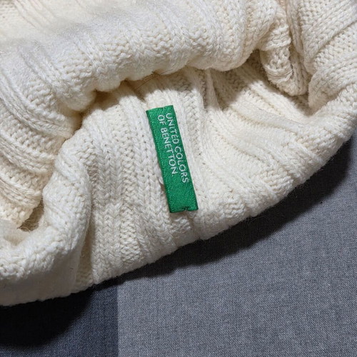 Benetton kids and teens white hat like new