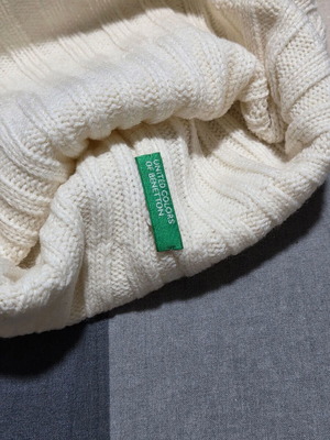 Benetton kids and teens white hat like new