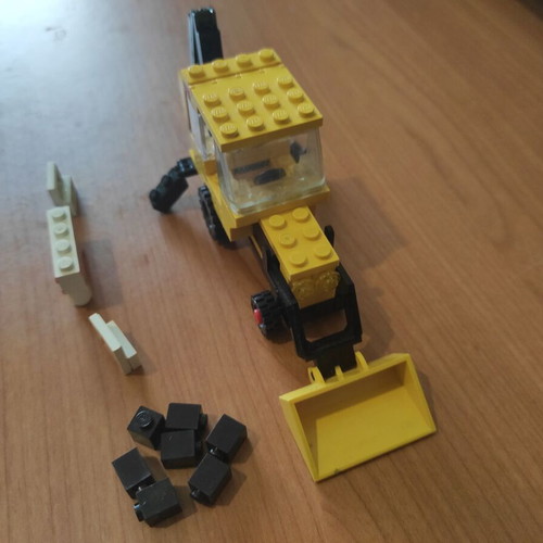 Lego LEGOLAND 6686 used, with wear and missing figure
