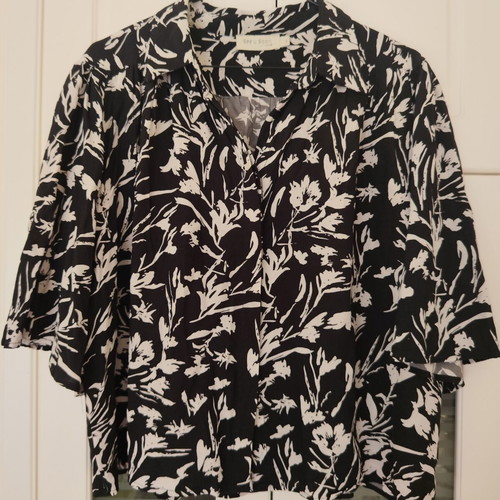 See U Soon Black Floral Short Sleeve Cropped Shirt Like New, Size L