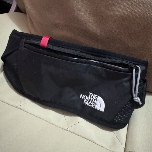 The North Face waist bag like new, black