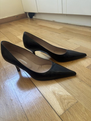 Kalogirou black patent leather pumps size 39 like new