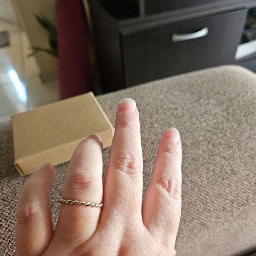 Twisted gold ring like new