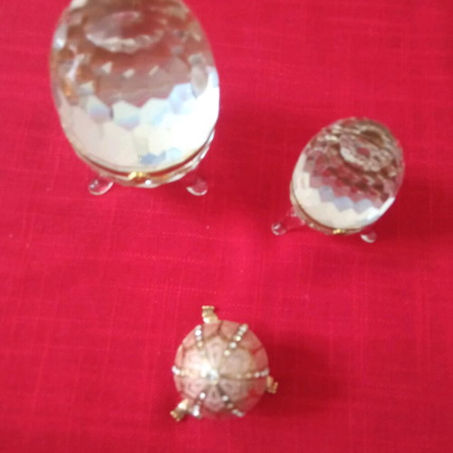 Decorative eggs like new, set of 3, two transparent and one with designs