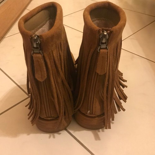 Women's boots with fringe tan size 39 like new with fur lining