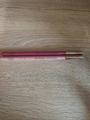 MUA Intense Colour Lip Liner Heroic and Heartbreaker like new