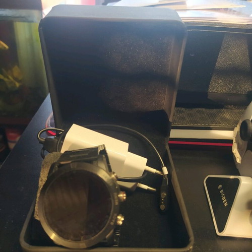 Men's smart watch like new with bracelet
