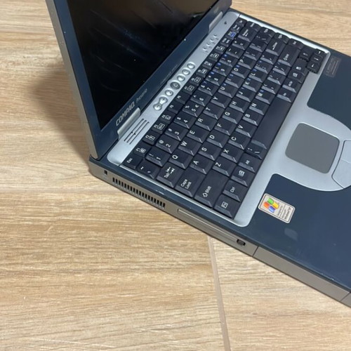 Compaq Presario 1700 laptop μεταχειρισμένο, με floppy disk drive και φορτιστή