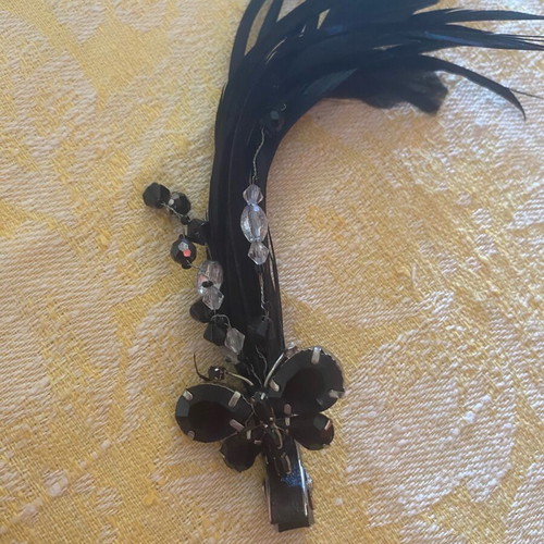 Vintage hair clip used with feathers and butterfly-shaped stones black