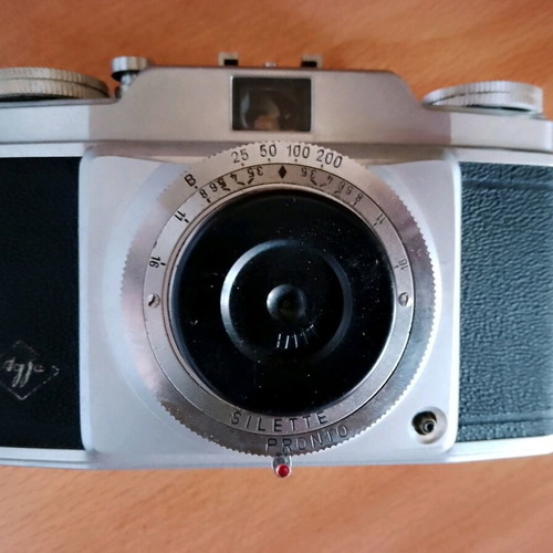 Agfa Silette Pronto used with leather case and strap