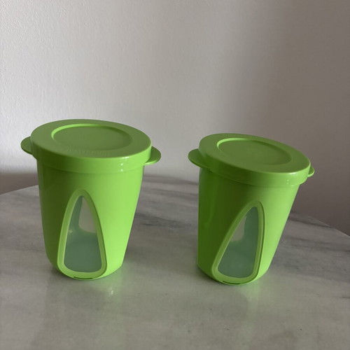 Tupperware cups with lids, set of 2