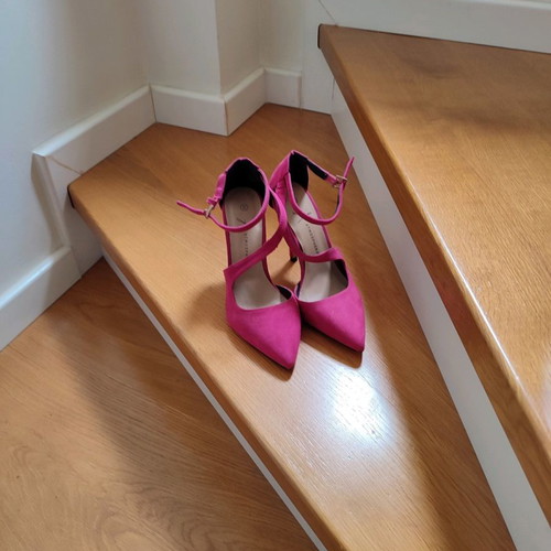 Hot pink velour pumps with high heels and straps Primark UK size 37 like new