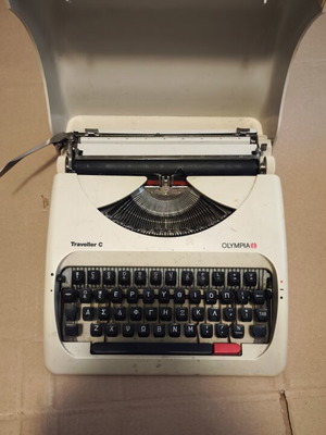 Olympia Traveller C typewriter used, 1990