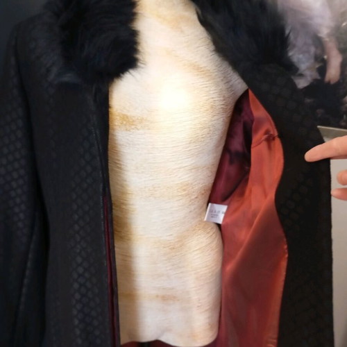 Woolen women's coat like new with fur collar, black, size M/L