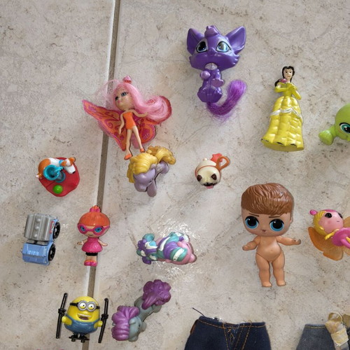 Dolls, clothes and more, pack