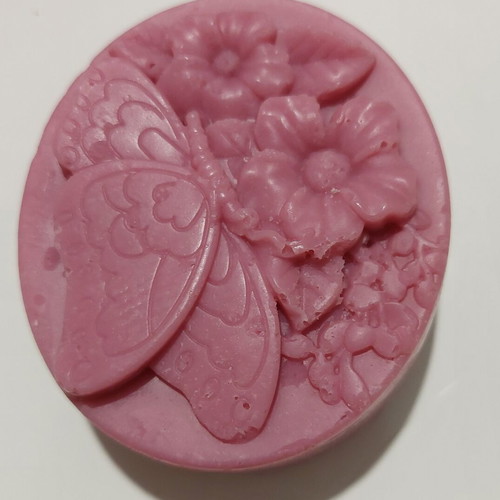 Gift set of 2 handmade soaps with bath pouch and natural ingredients