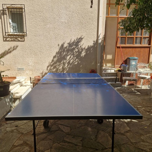 Ping pong table like new, outdoor foldable