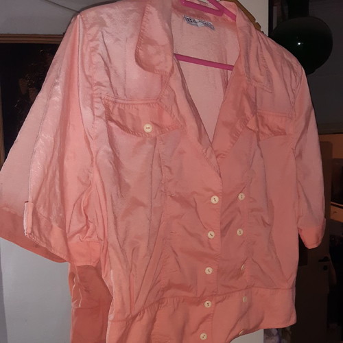 Blouse size 48 or 2 salmon color with buttons in excellent condition