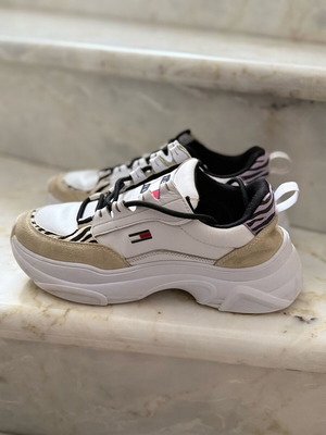 Tommy Hilfiger white sneakers like new, size 38