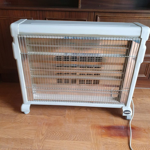 Halogen Heater 2600W with Wheels Like New, White