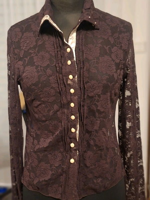 Прилепнала риза размер М като нова кафява еластична дантела с крем детайли