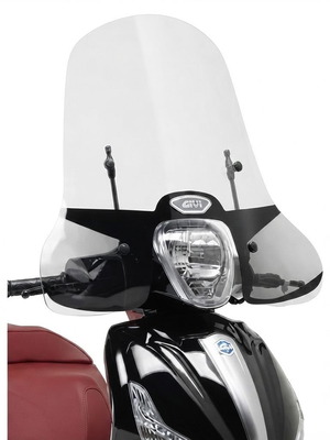 Givi windshield and mounts used for Piaggio Medley 150 2018