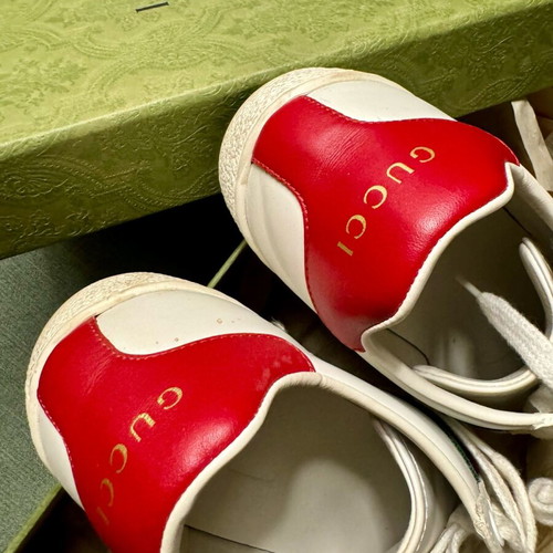 Gucci Ace white sneakers with red and green stripe, like new