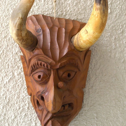Παραδοσιακή ξύλινη μάσκα Krampus μεταχειρισμένη με κέρατα