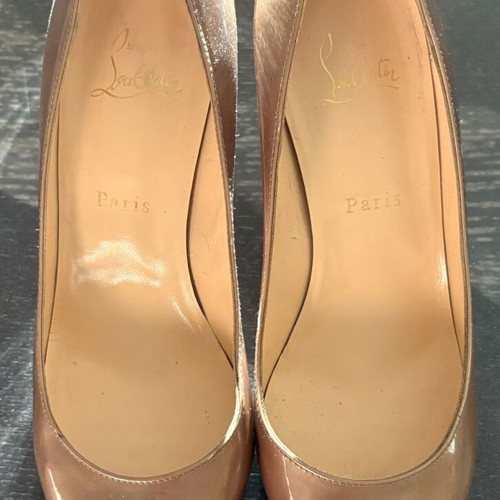 Christian Louboutin pumps size 39 like new, oil color