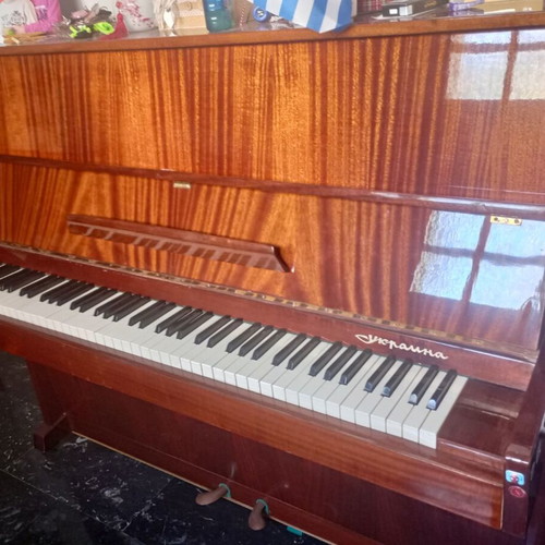 Vintage Ykrauha Piano like new