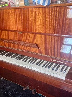 Vintage Ykrauha Piano like new