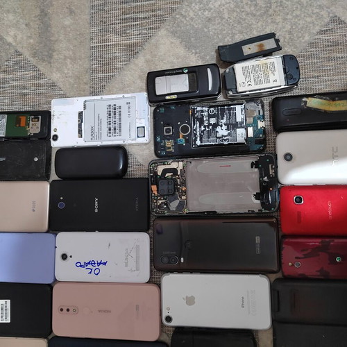 Mobile phones used, pack of 50, some functional, some for parts