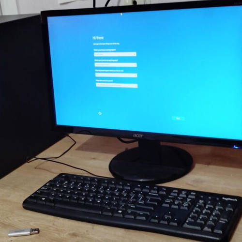 Desktop PC AMD Ryzen 3 PRO 3200G with 8GB RAM and 240GB SSD, like new