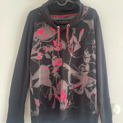 Cecil blouse size M new, black and red