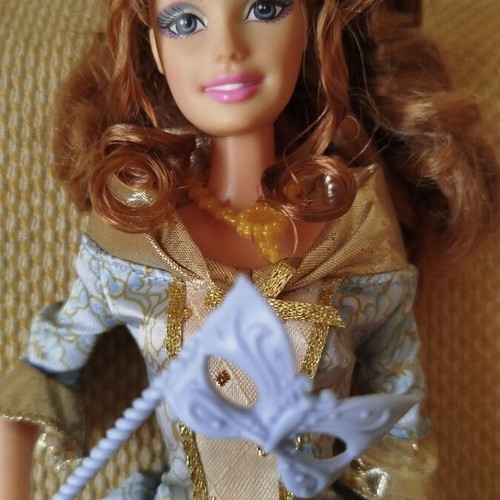 Barbie Masquerade Ball Princess doll like new with mask and necklace