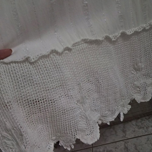Long white dress with embroidery, lining and adjustable straps BSB like new