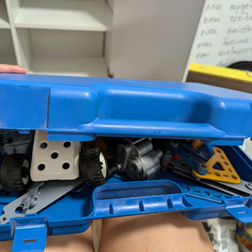 Learning and Assembly Suitcase used with parts