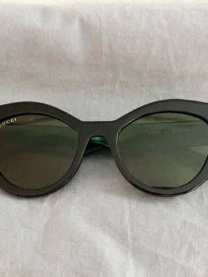 Gucci GG0957S 001 γυαλιά ηλίου, μαύρα με πράσινους βραχίονες