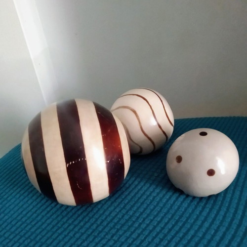 Ceramic handmade decorative balls set like new, Peru, sizes 15-10-9cm